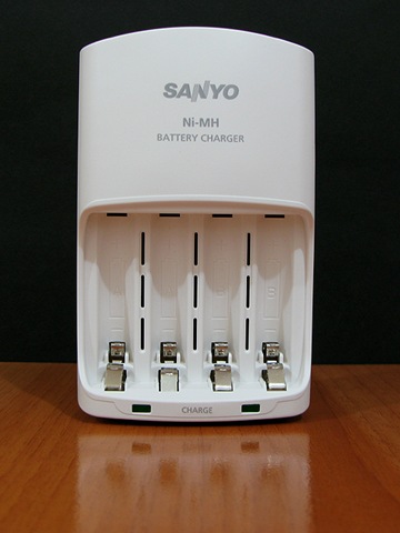 [150085IMG_2173_Sanyo-Eneloop-Power-Pack_Charger%255B3%255D.jpg]