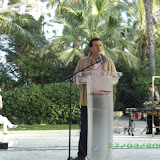 Alcalde dando la bienvenida a los senderistas