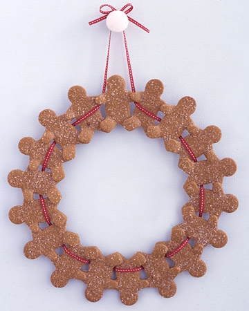 This sweet wreath looks delicious and it's an adorable addition to your home during the holidays.