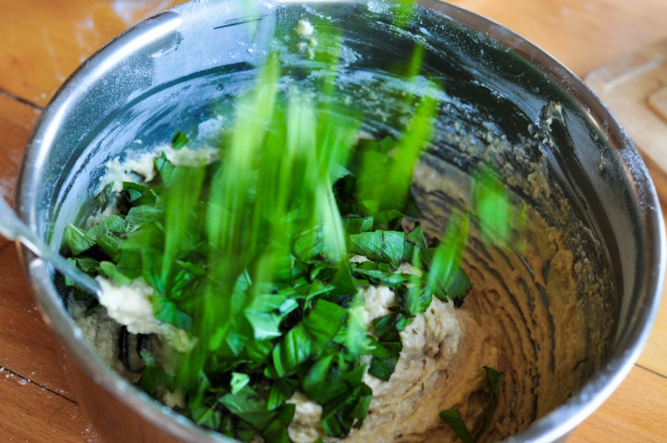 [basil%2520feta%2520pepper%2520muffins-5898%255B3%255D.jpg]