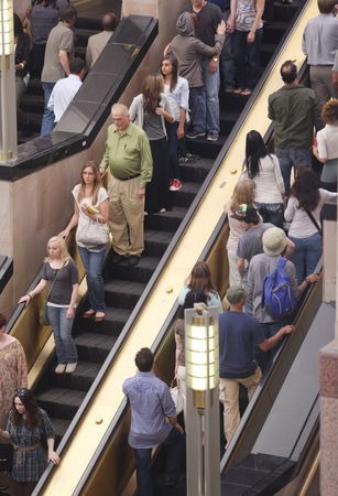 Amerika Kapitány és Fekete Özvegy csókja az Amerika Kapitány 2 forgatásán 05