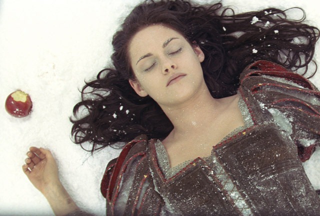01_snow-white-set-visit