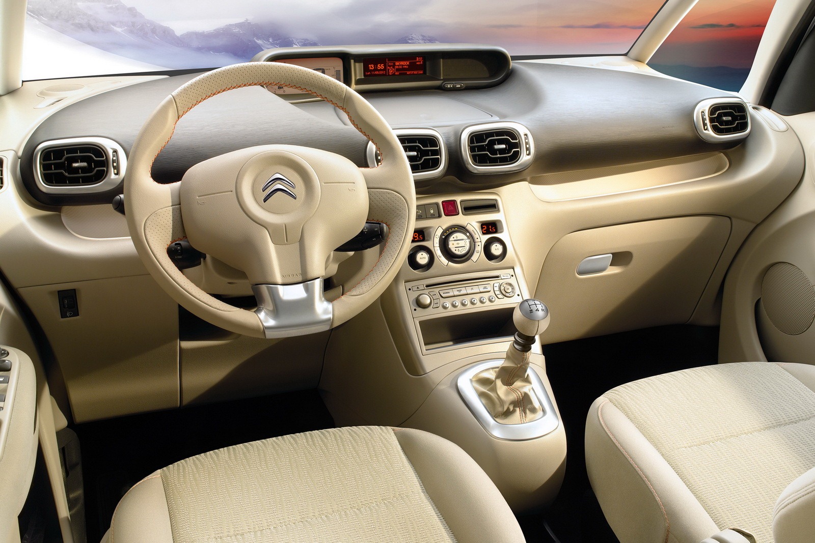 Citroen-C3-Picasso-9[3].jpg
