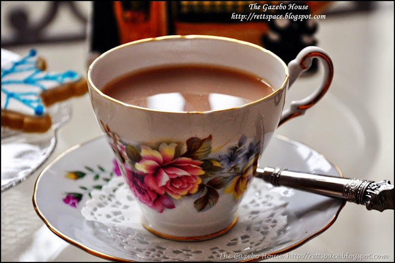 tea & cookies on a snowy day 003