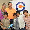 Jimmy Jairala junto a Mauli y sus 4 hijos pequeños