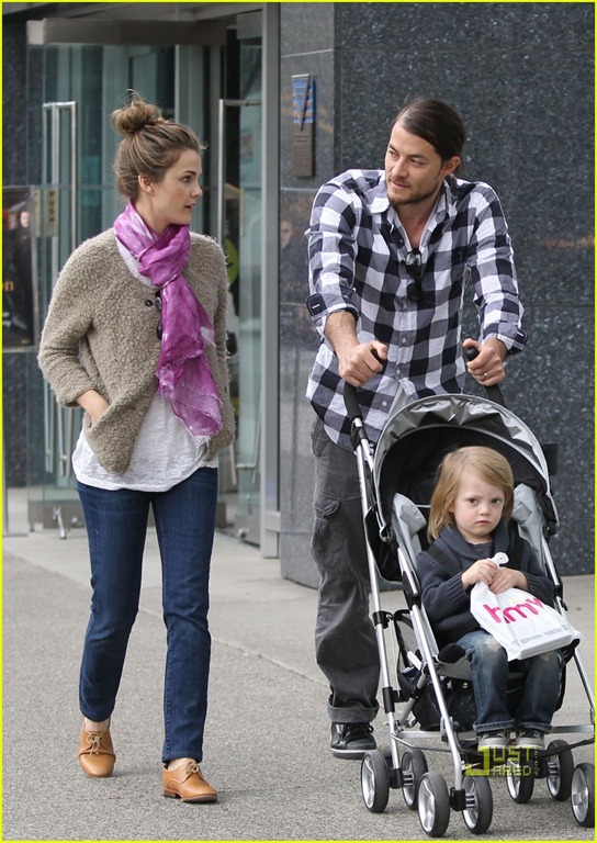 [keri-russell-river-deary-gap-02%255B6%255D.jpg]