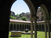 Abbey where sparkling wine was discovered 200 yrs prior to Champagne