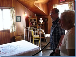 6732 Quebec - Gatineau Park - Mackenzie King Estate - Moorside - The Moorside Cottage - Anne & Jim in the guest bedroom