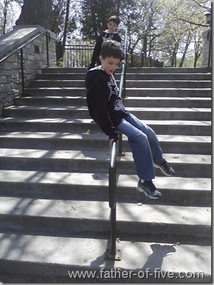 Butt Griding down the handrail!