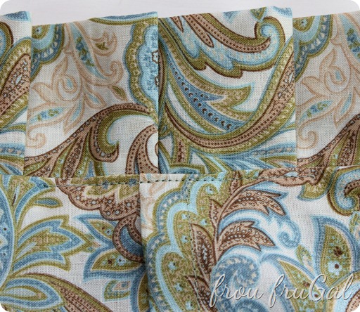 Understitch the Pillow Back Join Understitch the Pillow Back Join