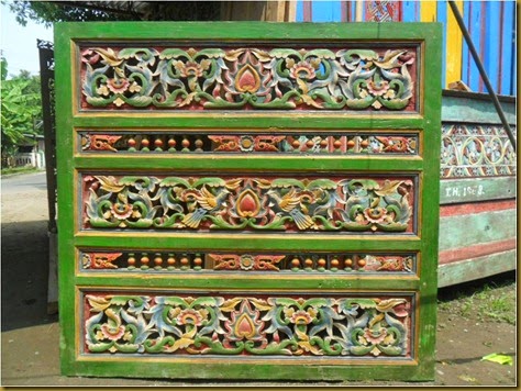 Kayu jati tua Ukiran antik motif 2 burung dan bunga bunga Kayu jati tua Ukiran antik motif 2 burung dan bunga bunga
