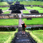 Marije and Julia from Amersfoort Visit Candi 20-3-2012, Yogya