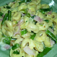 Tortellini and Asparagus in Garlic Cream Sauce
