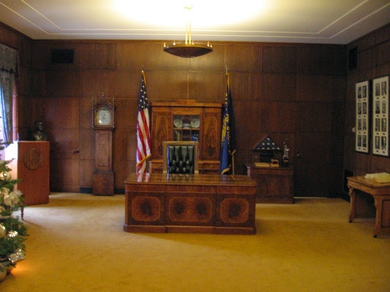 [IMG_4851-Governors-Ceremonial-Office.jpg]