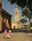 Two Uzbek ladies in front of Tashkent chimes