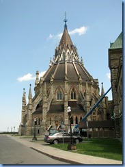 6194 Ottawa - Parliament Buildings grounds - The Library of Parliament