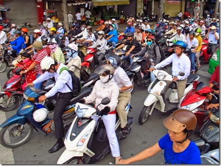 vietnam motorbike helmet 2 travel