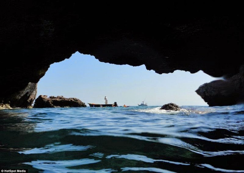 Pantai Tersembunyi Ini Terhasil Daripada Ledakan Bom