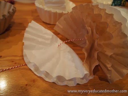 Coffee Filter Decor #recycledcrafting #holiday crafting Coffee Filter Decor #recycledcrafting #holiday crafting