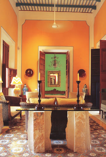 Layers of artful detail in the salon of Merimo Nah. Layers of artful detail in the salon of Merimo Nah.