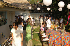 Picture of Casamento Mauricio e Tatiana. Photo number 0116 by Pousada Pé na Areia - Charming, fully decorated sea facing chalets located on Boiçucanga beach, on São Paulo northern shore. Boiçucanga is a beach with calm waters and woundrous sunset, surrounded by the Atlantic Rainforest and by very good restaurants. There also is a complete services infrastructure that includes supermarkets and shopping malls. You can find all that and much more at “Pé na Areia” (aka “Esquina da Mentira”), the perfect place for spending your vacations and weekends, or even having your own house at the sea.