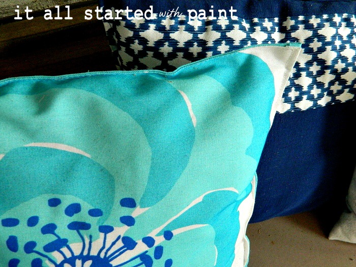 [placemat_pillow_turquoise_and_royal_blue%255B3%255D.jpg]