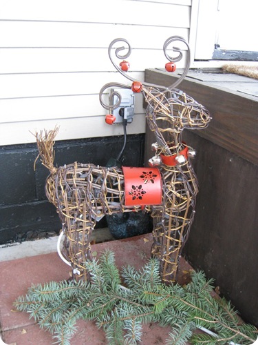 holiday_reindeer_daytime_athomewithh holiday_reindeer_daytime_athomewithh