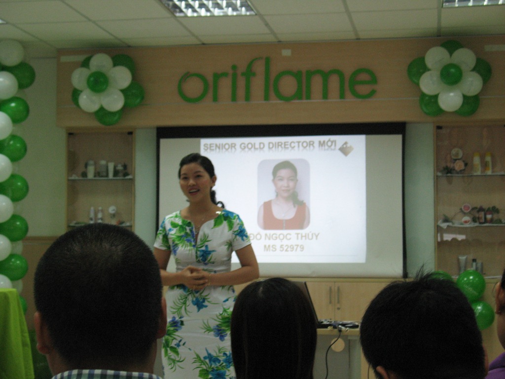 [Senior%2520Gold%2520Director%2520-%2520Do%2520Ngoc%2520Thuy%2520%25283%2529%255B6%255D.jpg]