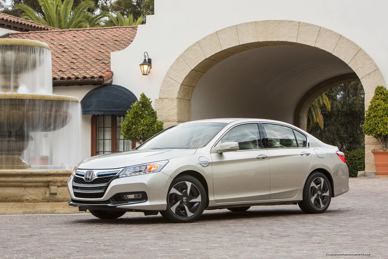 [2014_Honda_Accord_PHEV_208_%255B2%255D.jpg]