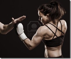 17130061-una-foto-de-estudio-de-la-hermosa-mujer-de-fitness-entrenamiento-de-boxeo 17130061-una-foto-de-estudio-de-la-hermosa-mujer-de-fitness-entrenamiento-de-boxeo