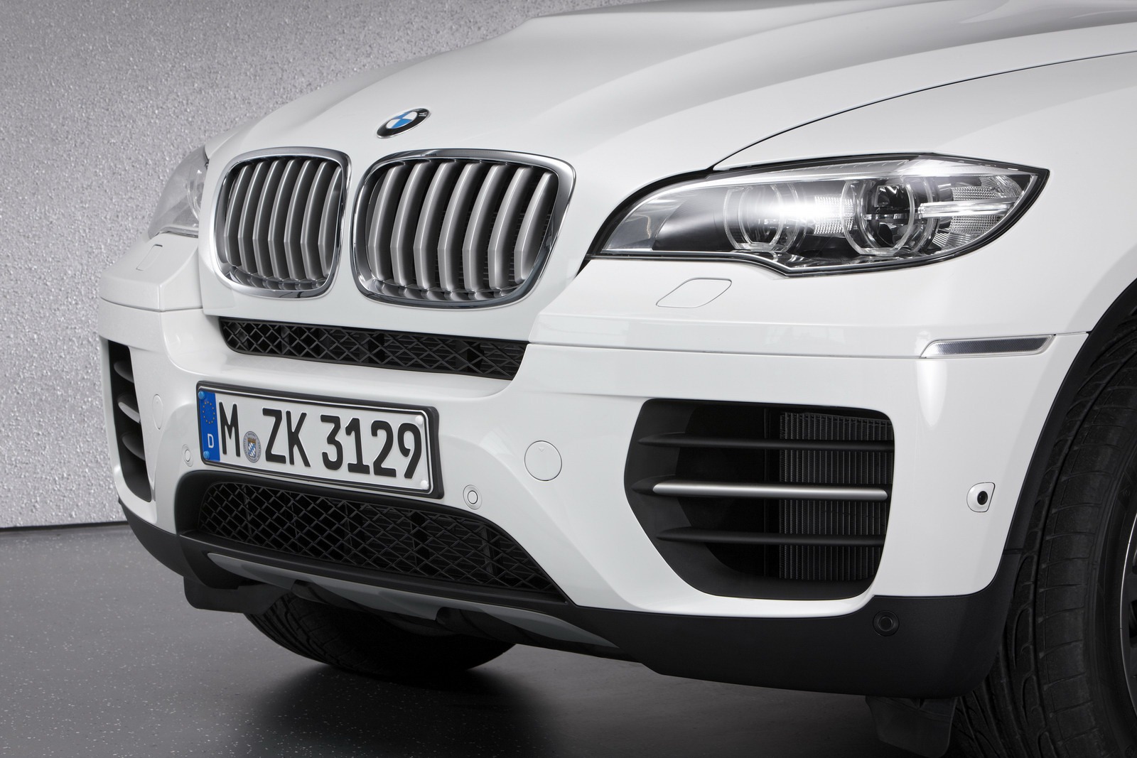 [BMW-X6-M50d-7%255B2%255D.jpg]