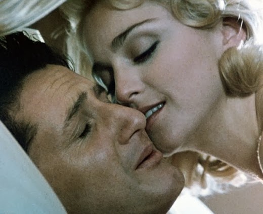 [article-2216883-15799FC7000005DC-41_634x472%282%29%5B3%5D.jpg]