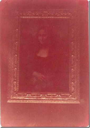 Photo of the painting of the  Mona Lisa at the Louvre
