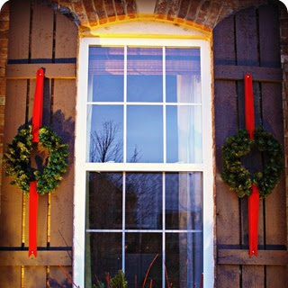 How to decorate shutters for Christmas
