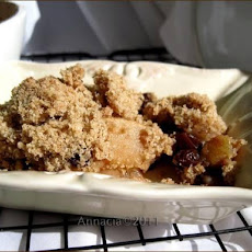 Warm Apple Raisin Crisp With Crumb Topping
