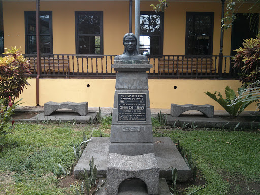 Estatua Del Centenario