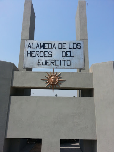 Alameda De Los Héroes Del Ejercito
