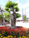 砺波駅前の婦人像