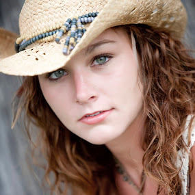by Jamie Weiss - Portrait & People School & Senior