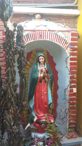 Altar A La Virgencita De Guadalupe