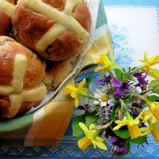Traditional Fruity and Spiced Hot Cross Buns: Bread-Maker
