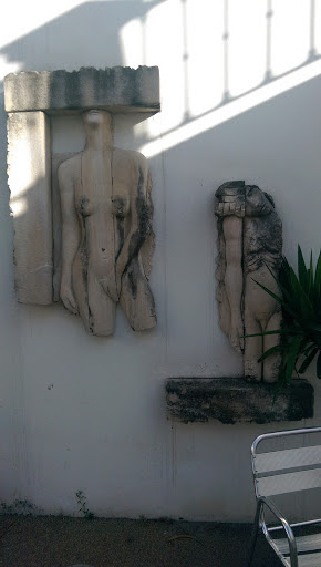 Statues In The Wall