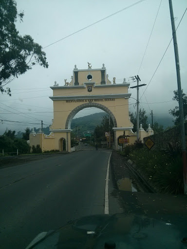 Arco De San Miguel Dueñas