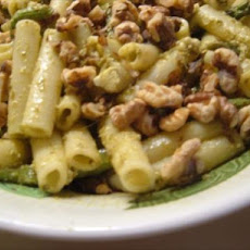 Penne With Blue Cheese, Pesto, Walnuts, and Asparagus
