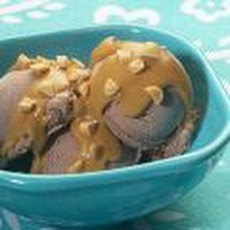 Peanutty Chocolate Sundaes