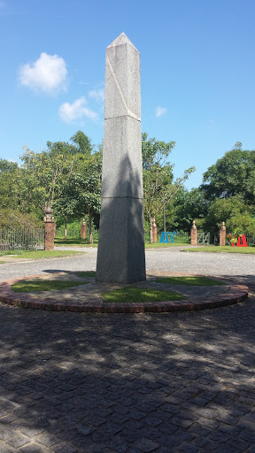 Obelisco Brennand