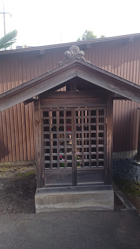 Small Shrine Called '祠/Hokora'