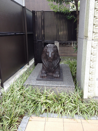 物言わぬ番犬(ライオン) ー The statue of the lion ー