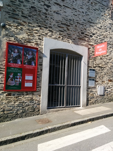 Musée De Poupées 