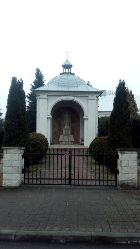 Kapliczka Przy Kościele W Jedlińsku